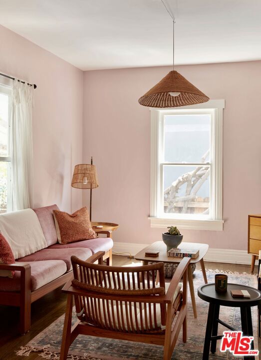1247 N Hoover Street Property Photo 5