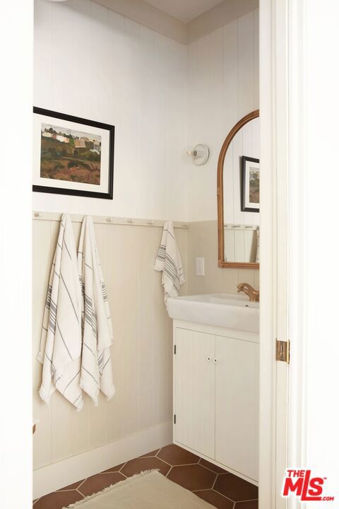 1247 N Hoover Street Property Photo 23