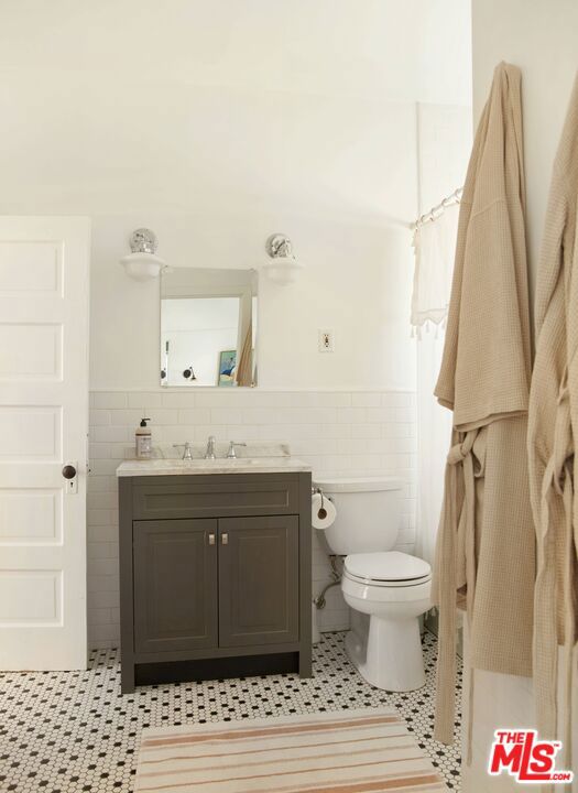 1247 N Hoover Street Property Photo 26