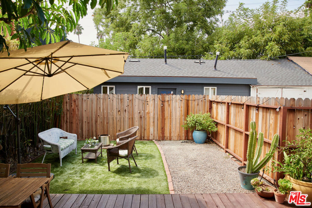 1247 N Hoover Street Property Photo 32