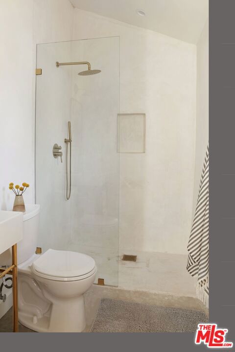 1247 N Hoover Street Property Photo 41