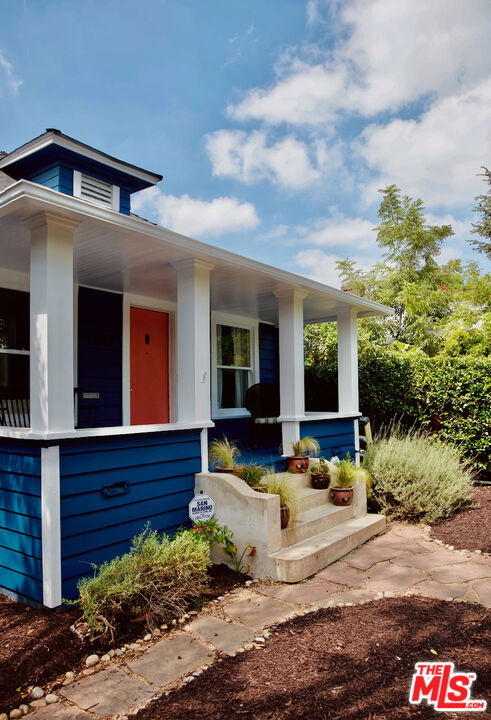 1247 N Hoover Street Property Photo 43