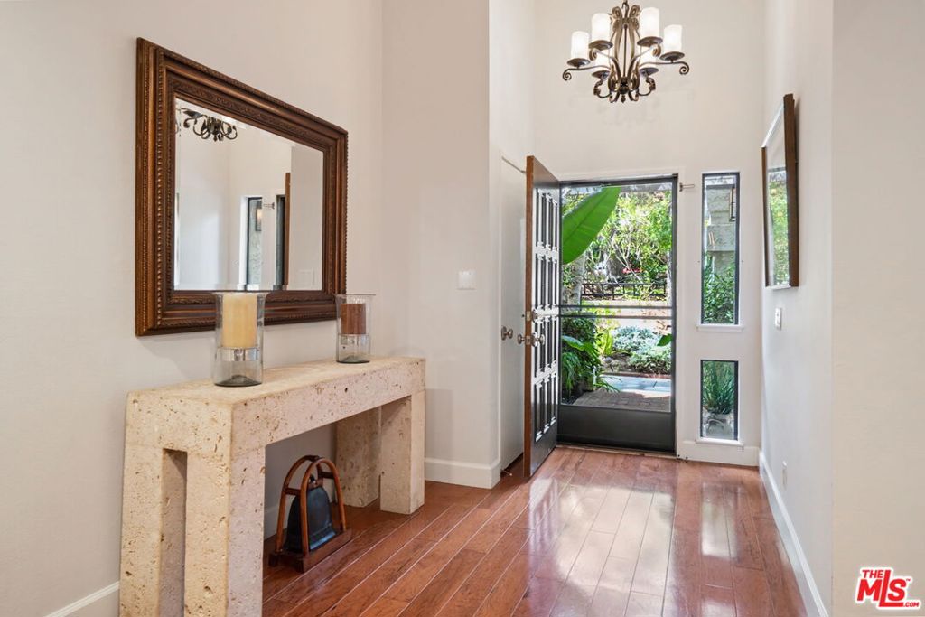 17204 Palisades Circle Property Photo 6