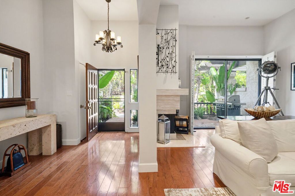 17204 Palisades Circle Property Photo 8