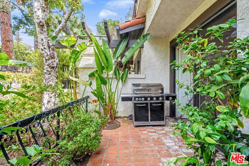 17204 Palisades Circle Property Photo 11
