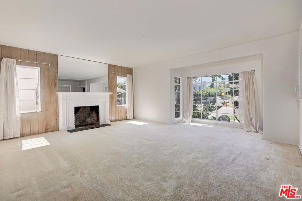 428 S Gretna Green Way Property Photo 3