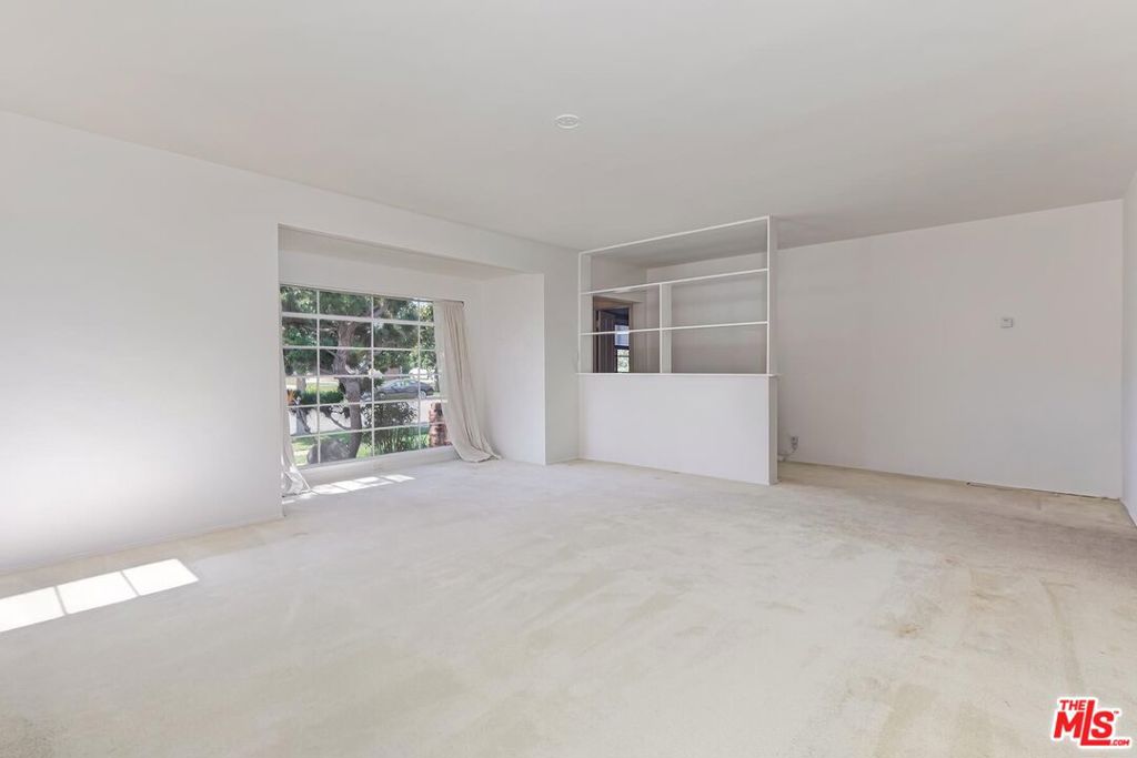 428 S Gretna Green Way Property Photo 4