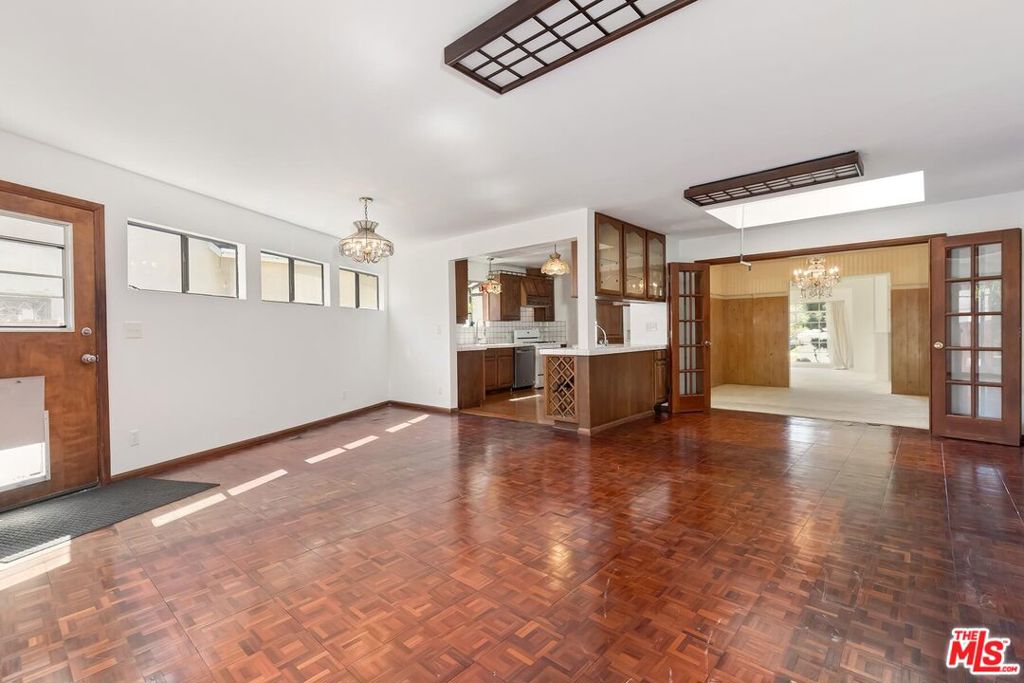 428 S Gretna Green Way Property Photo 8