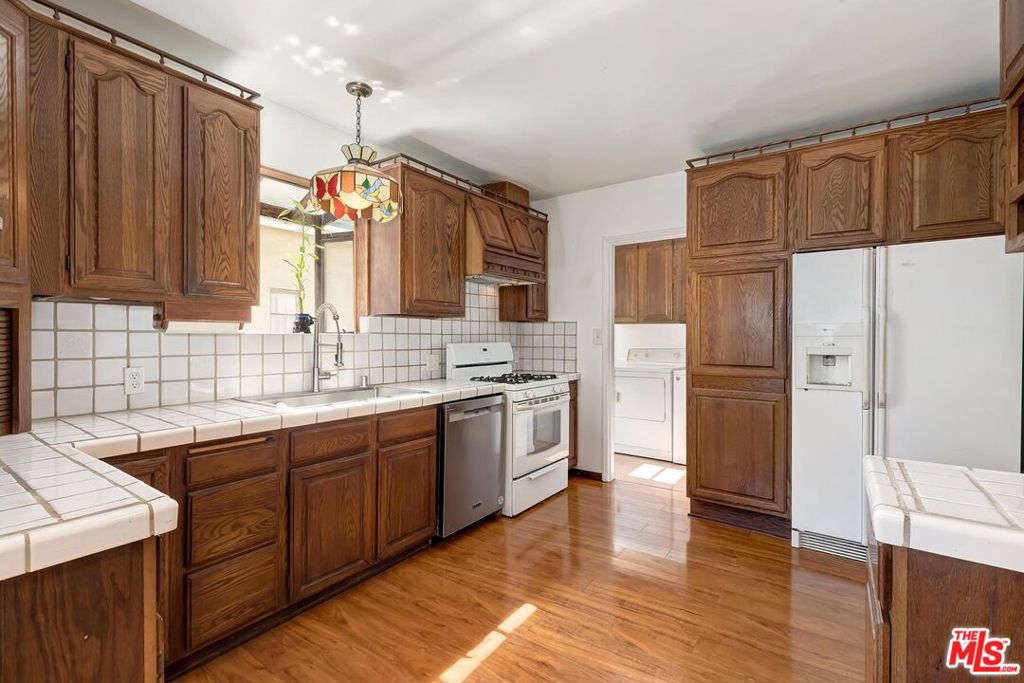428 S Gretna Green Way Property Photo 13