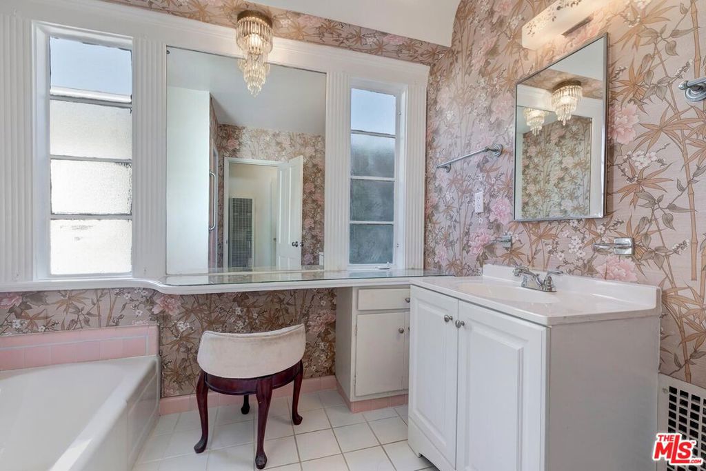 428 S Gretna Green Way Property Photo 14