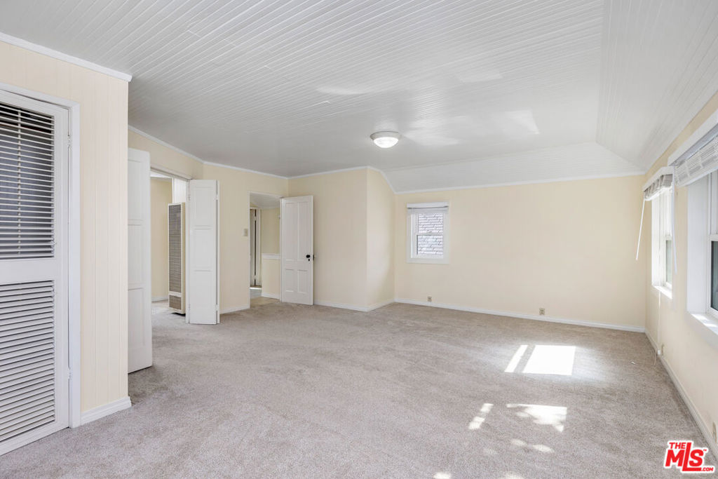 129 Ocean Park Boulevard Property Photo 8