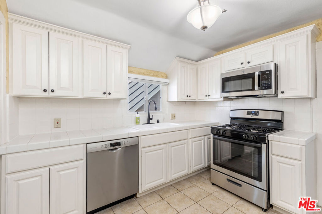 129 Ocean Park Boulevard Property Photo 11