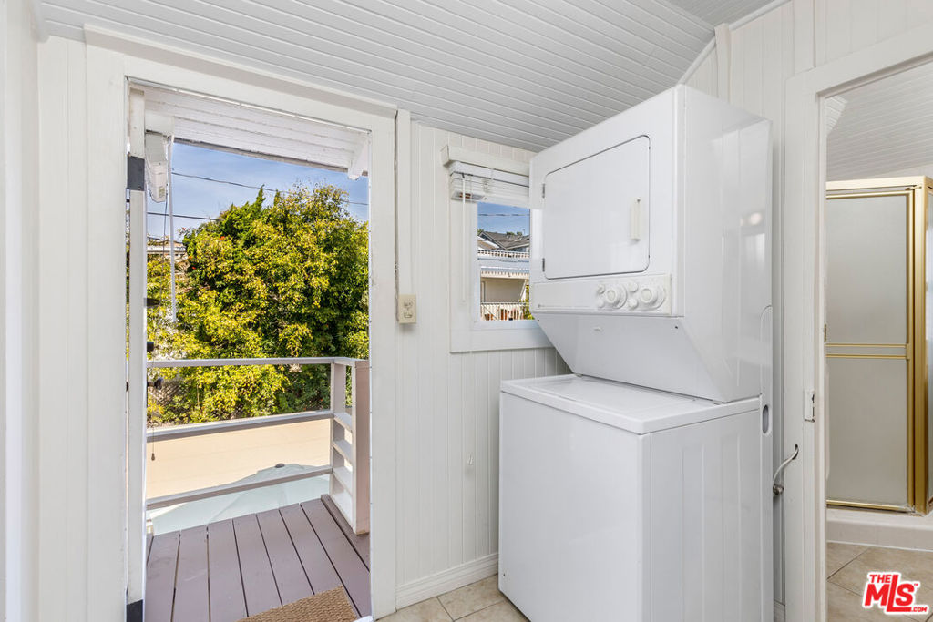 129 Ocean Park Boulevard Property Photo 14