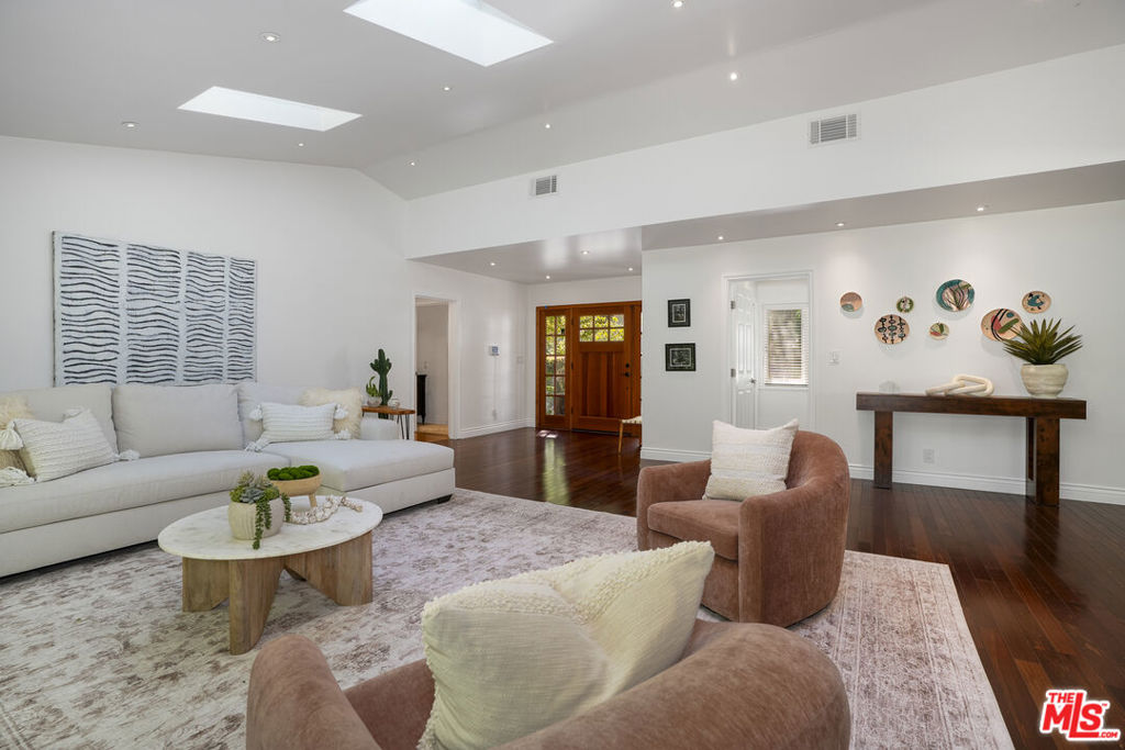 3452 Mandeville Canyon Road Property Photo 3