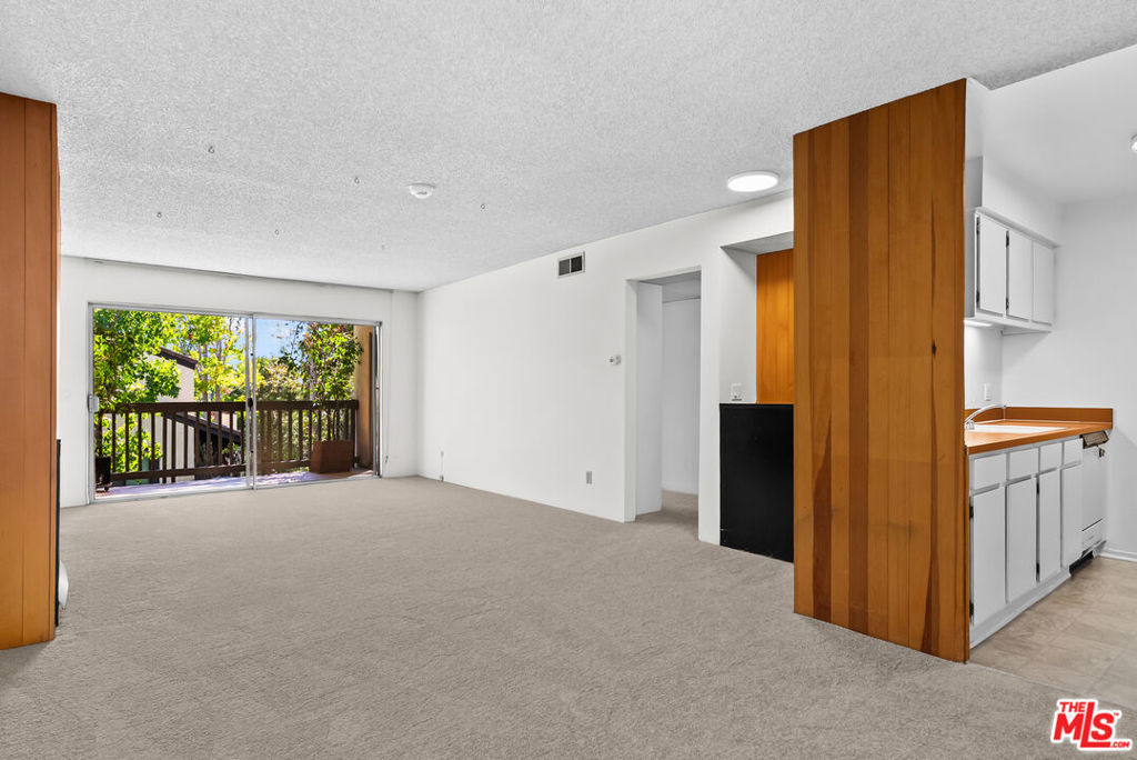 8207 Raintree Circle Property Photo 1