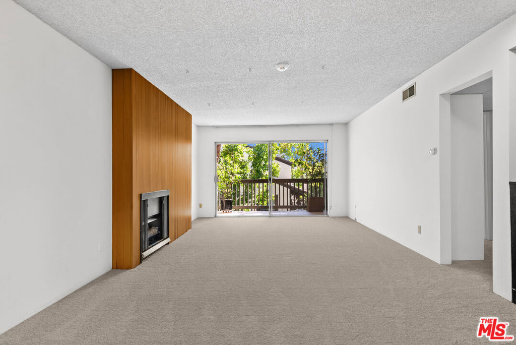 8207 Raintree Circle Property Photo 2