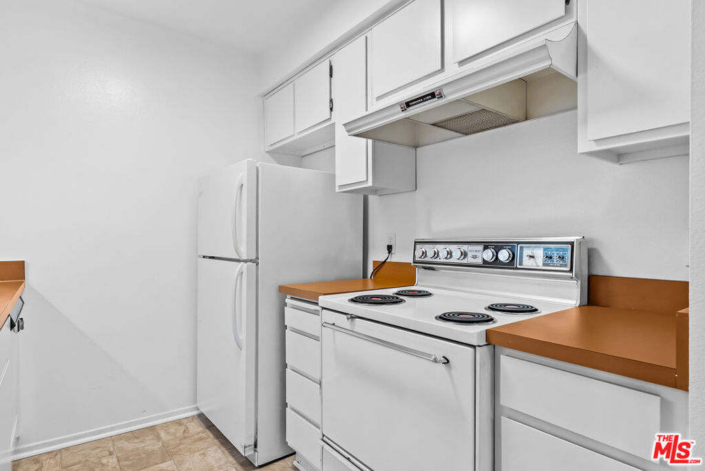 8207 Raintree Circle Property Photo 4
