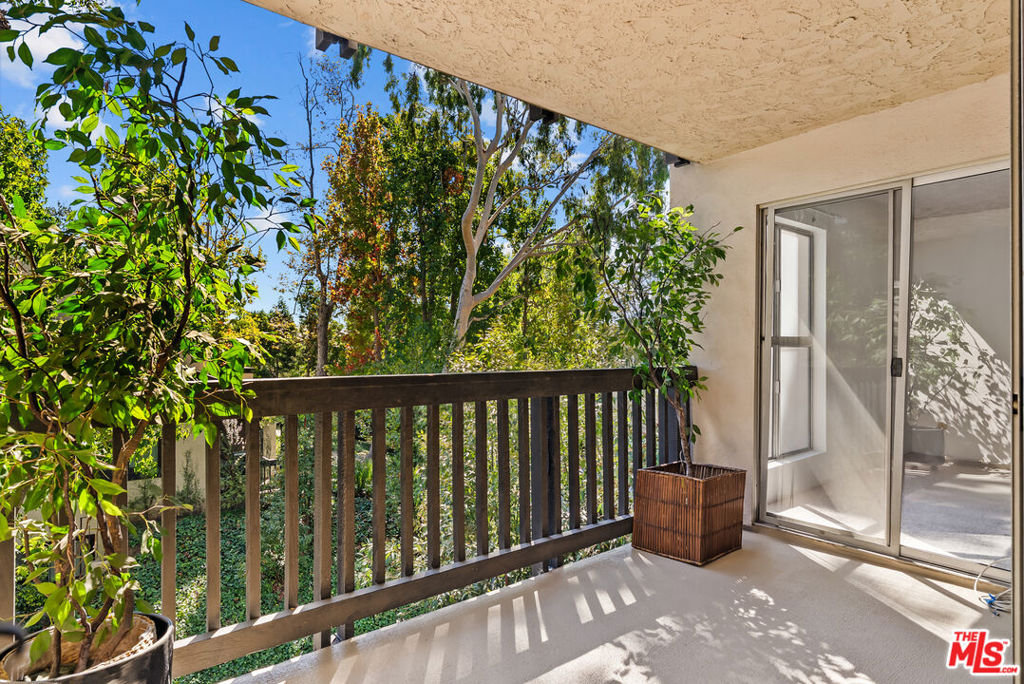 8207 Raintree Circle Property Photo 6