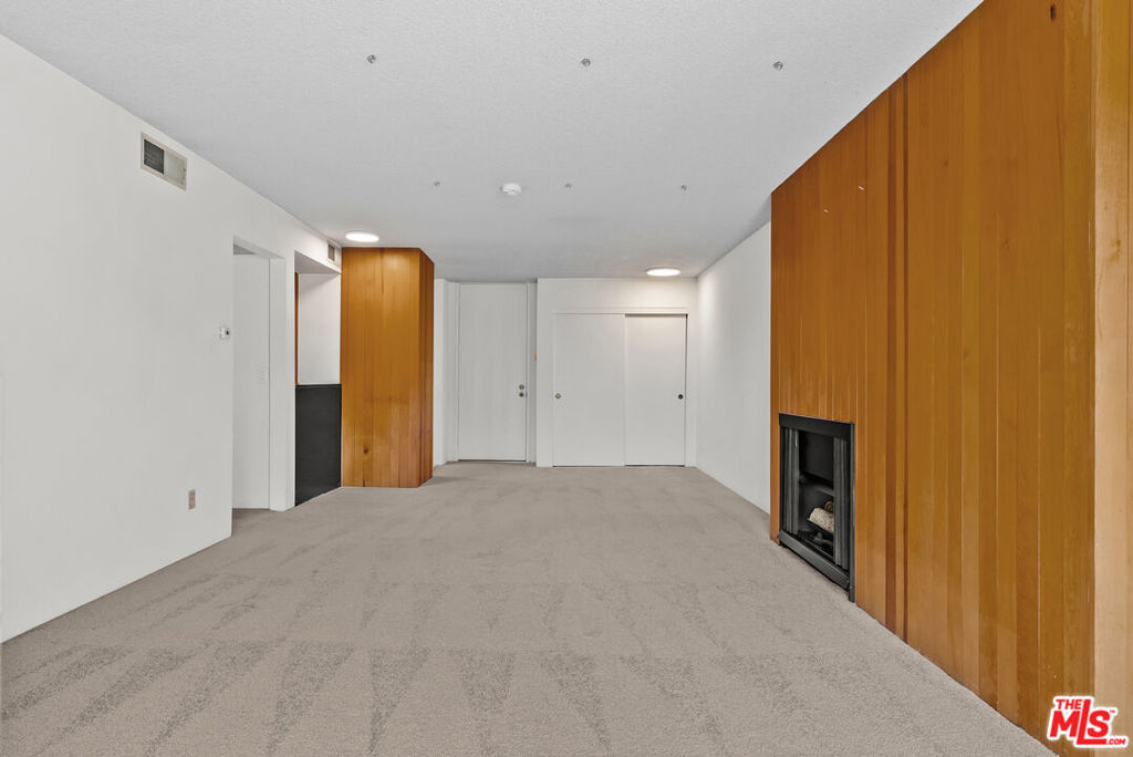 8207 Raintree Circle Property Photo 8