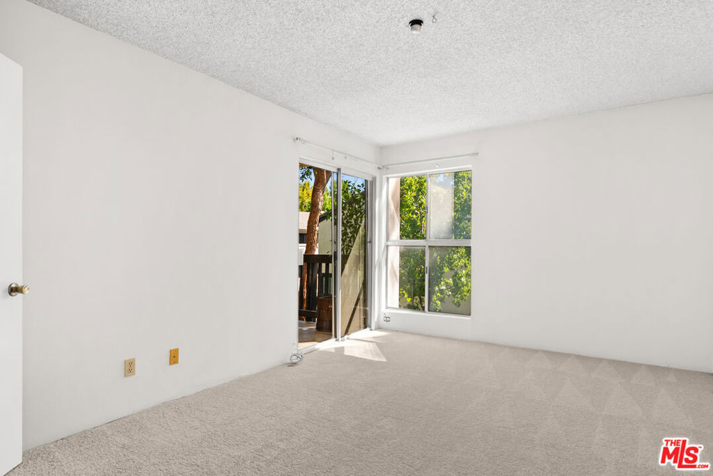 8207 Raintree Circle Property Photo 9