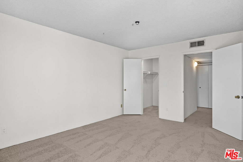 8207 Raintree Circle Property Photo 10