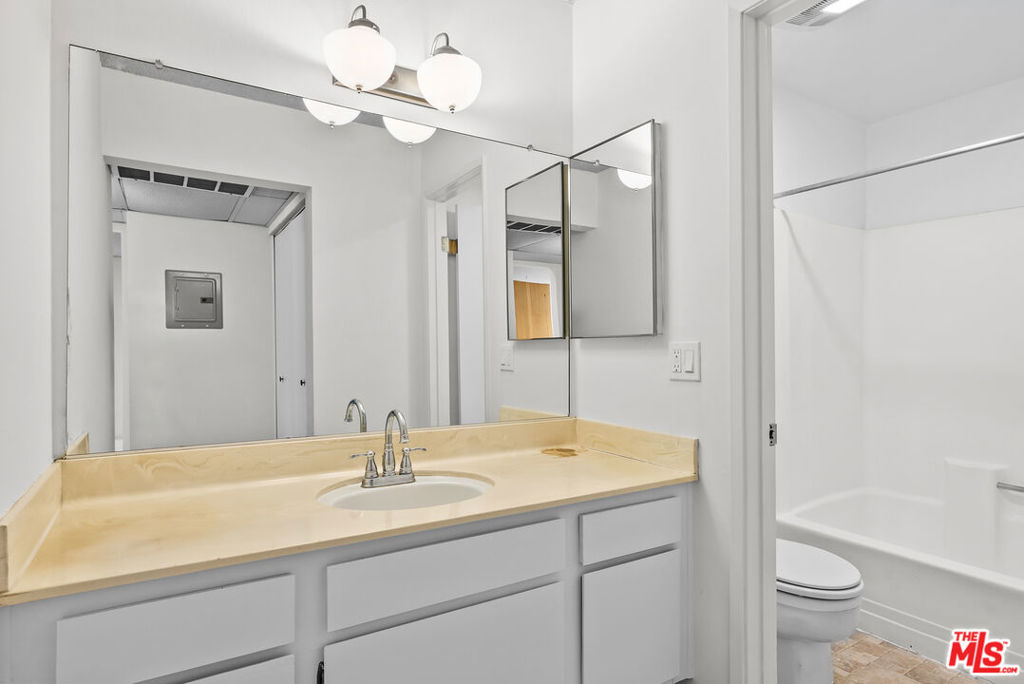 8207 Raintree Circle Property Photo 11