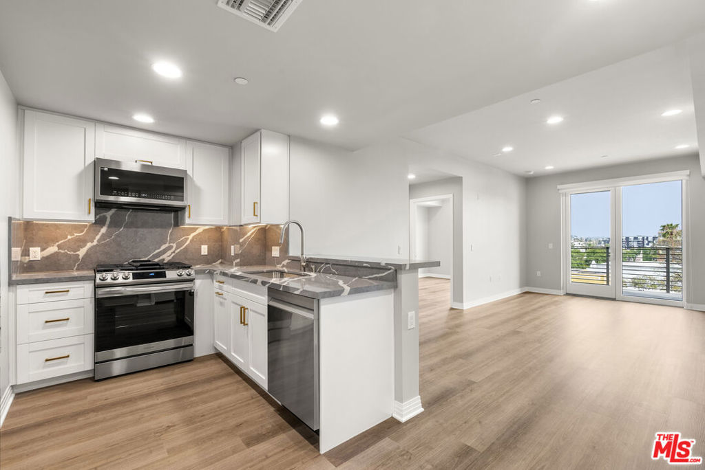 7428 Santa Monica Boulevard Ph 508 Property Photo 1
