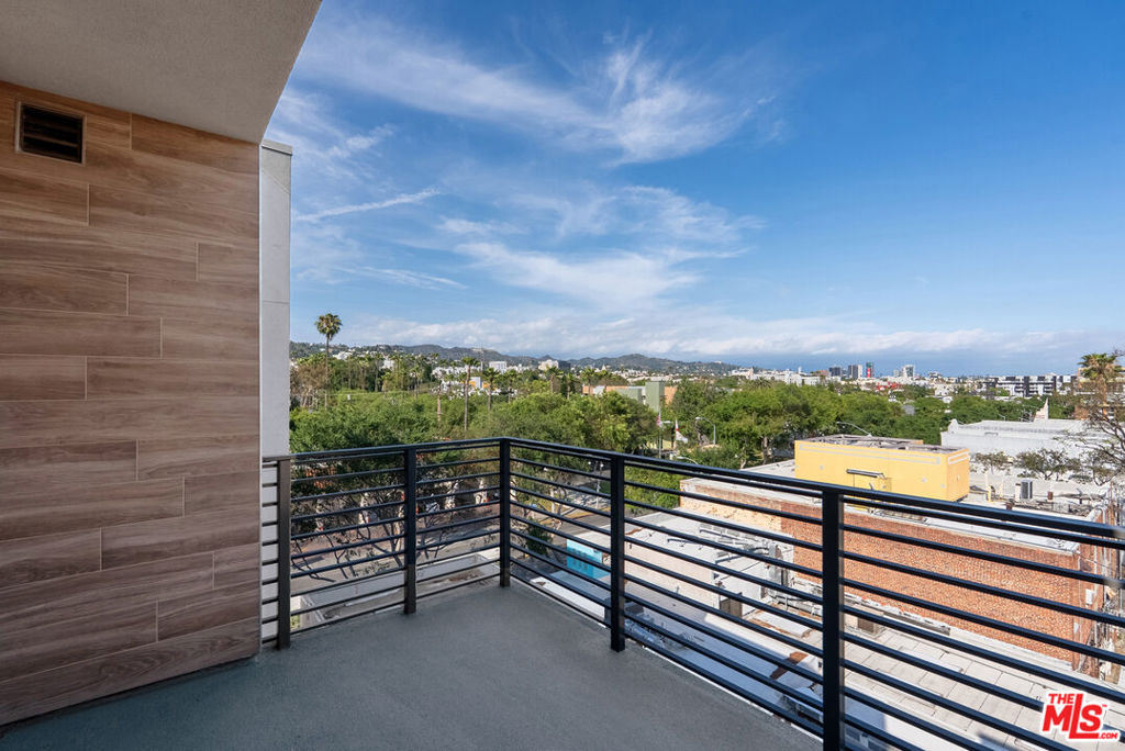 7428 Santa Monica Boulevard Ph 508 Property Photo 4