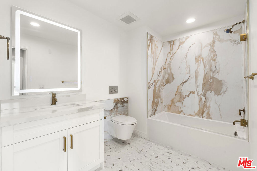 7428 Santa Monica Boulevard Ph 508 Property Photo 11