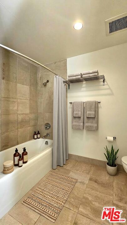 1100 S Hope Street 1005 Property Photo 4