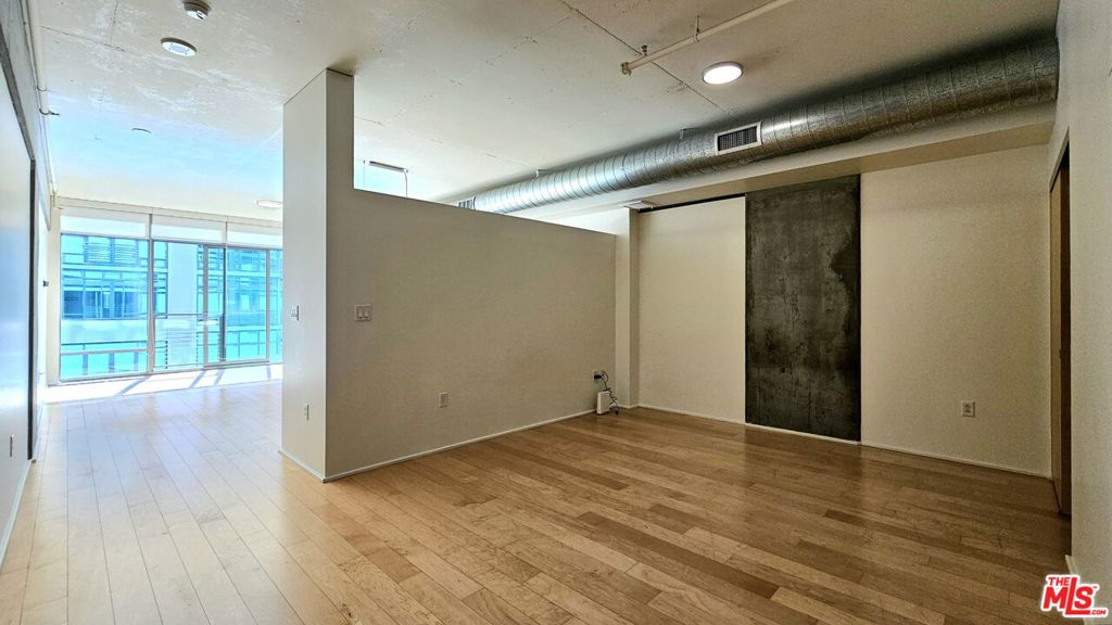 1100 S Hope Street 1005 Property Photo 11