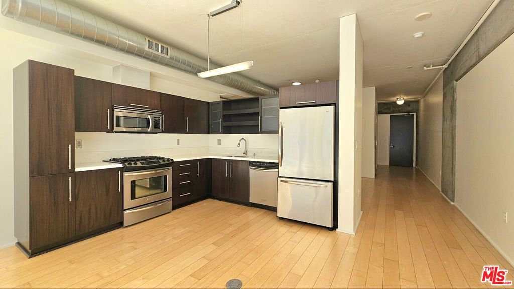 1100 S Hope Street 1005 Property Photo 12