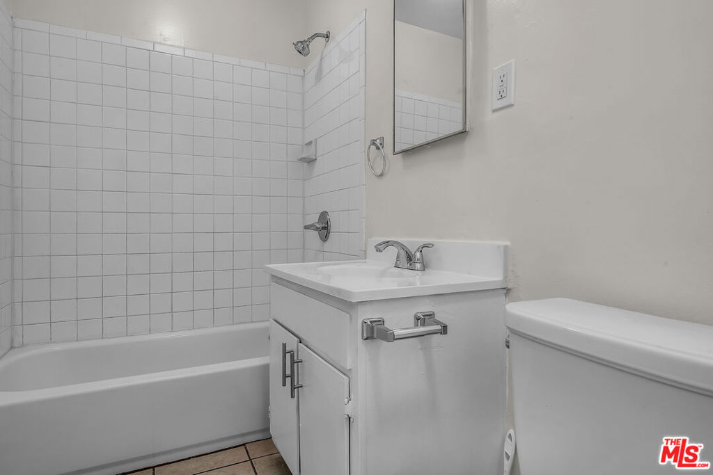 1145 E 33rd Street Property Photo 12