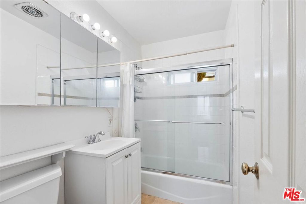 980 W Summerland Avenue Property Photo 10