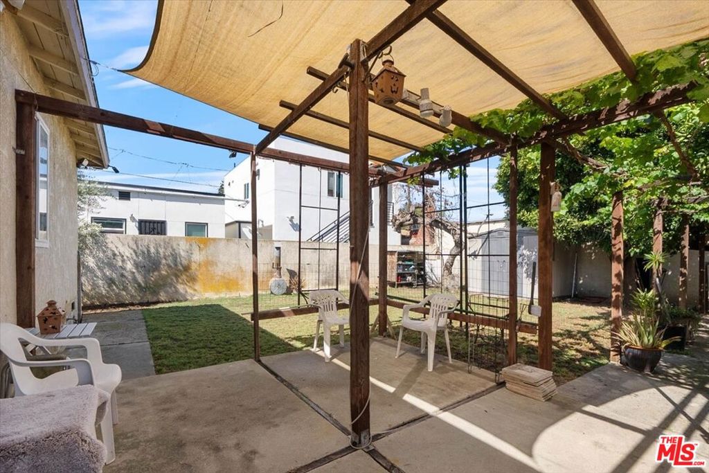 980 W Summerland Avenue Property Photo 15