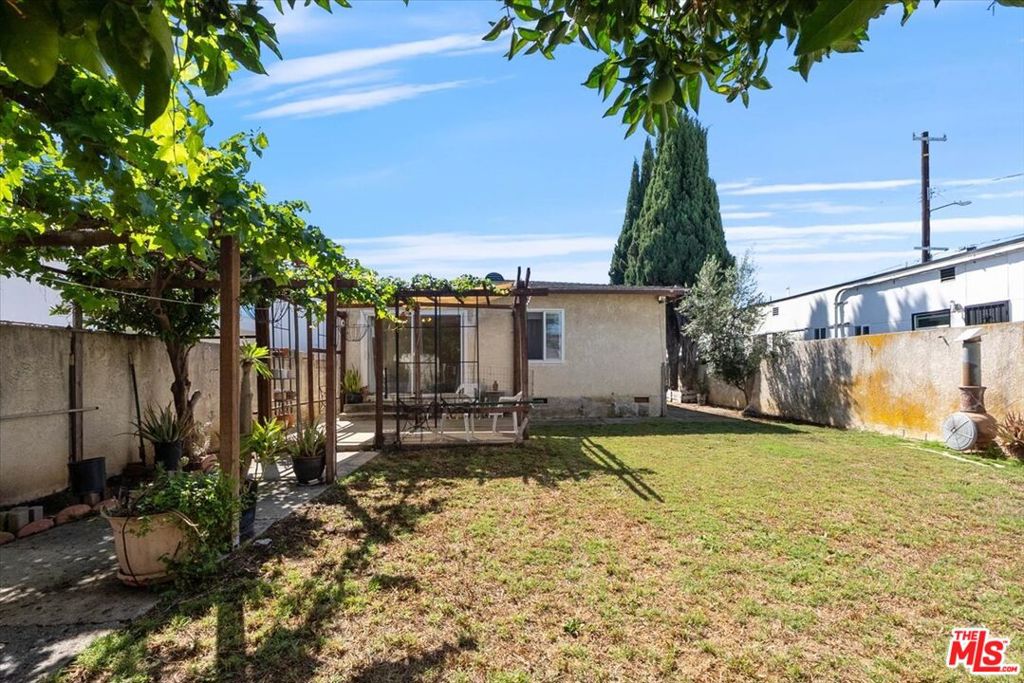980 W Summerland Avenue Property Photo 18