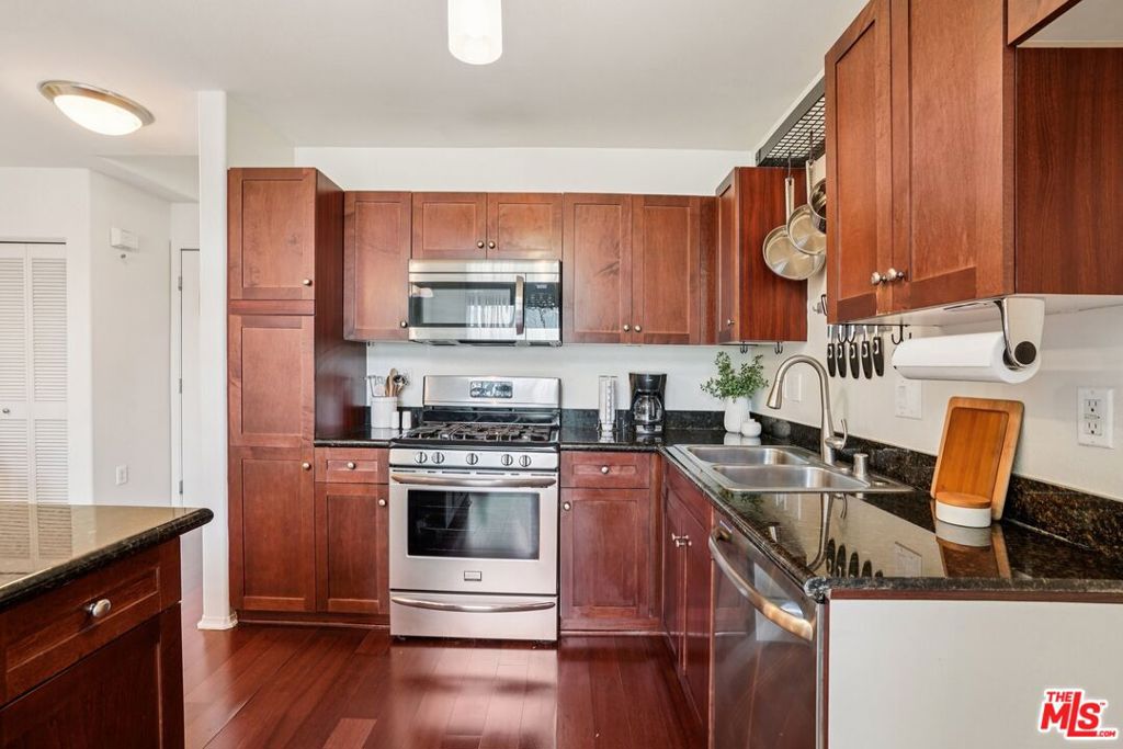 100 S Alameda Street 432 Property Photo 10