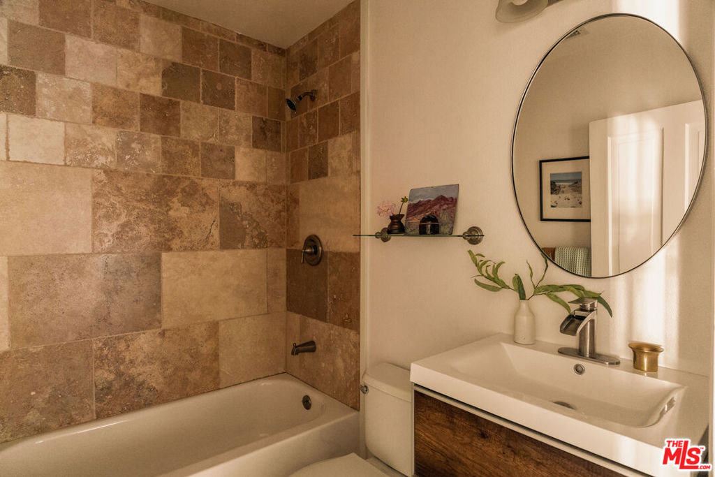 4954 Mammoth Avenue Property Photo 19
