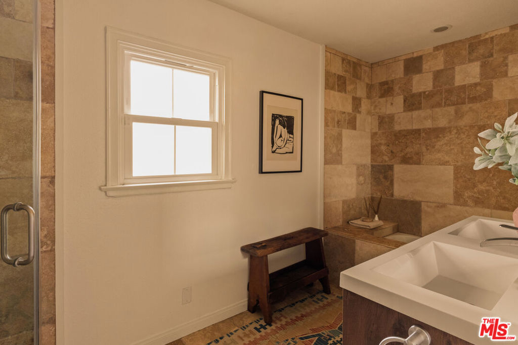 4954 Mammoth Avenue Property Photo 27