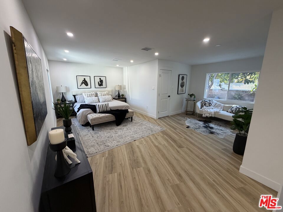 10419 Vassar Avenue Property Photo 6