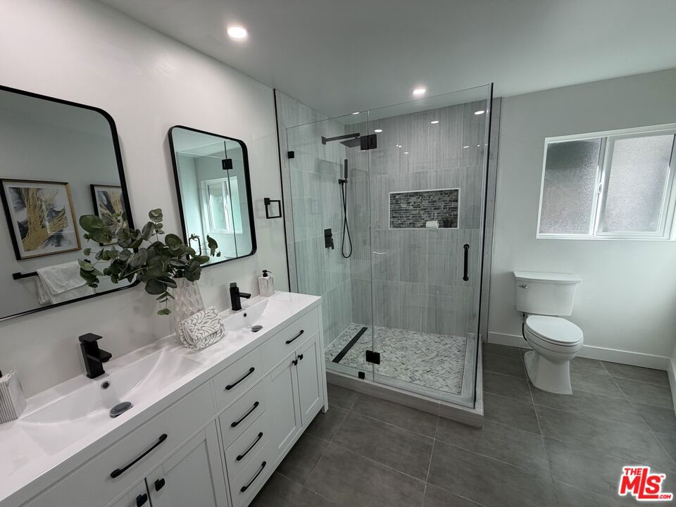 10419 Vassar Avenue Property Photo 16