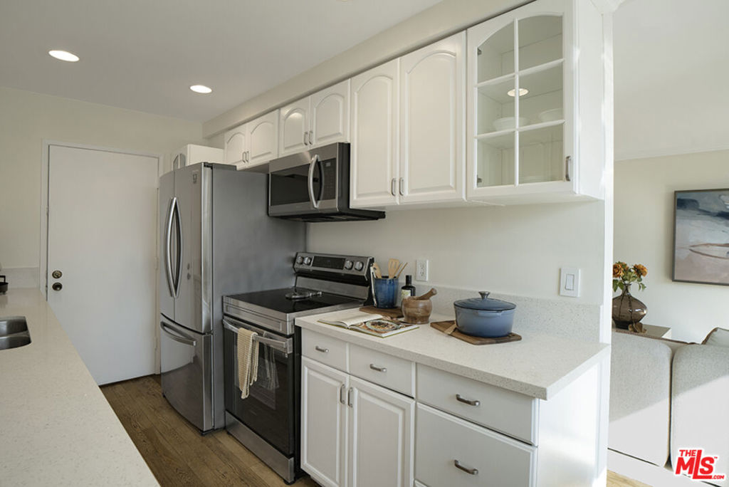 525 N Sycamore Avenue 306 Property Photo 12