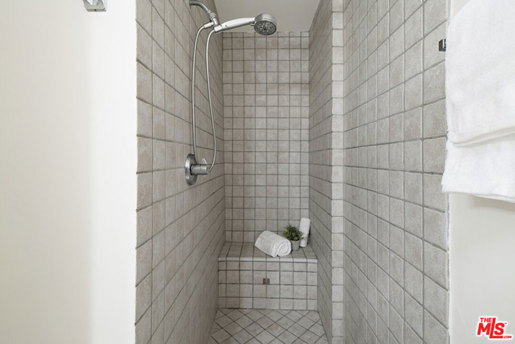 525 N Sycamore Avenue 306 Property Photo 15