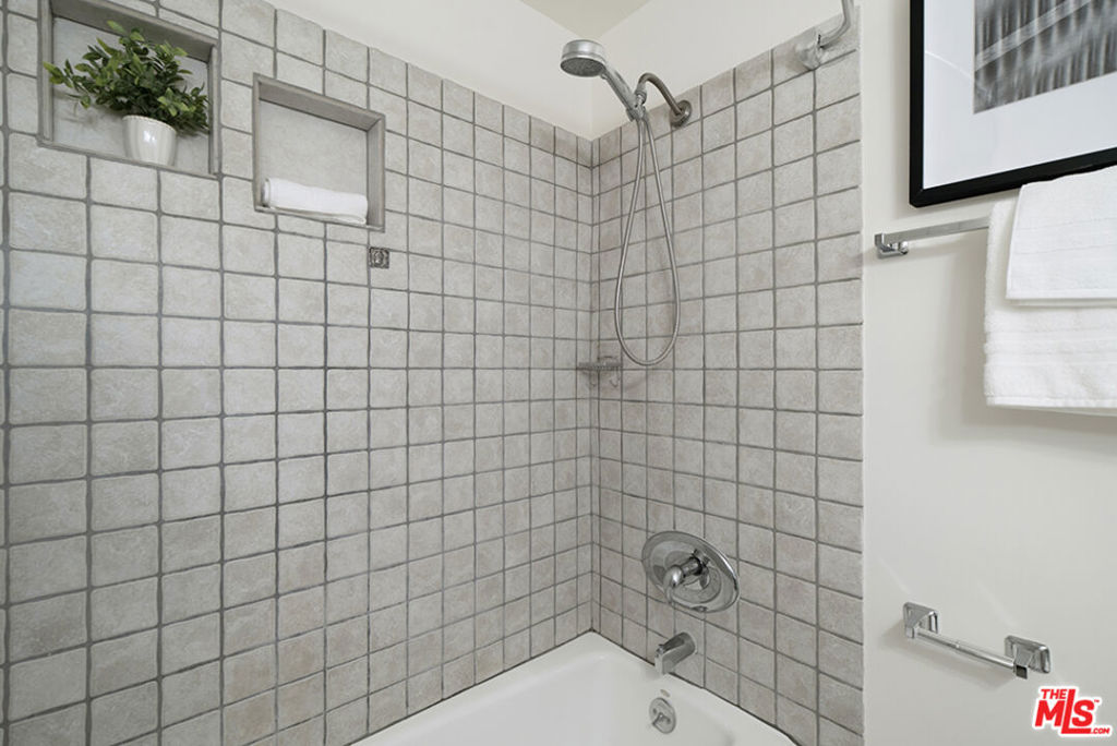 525 N Sycamore Avenue 306 Property Photo 22