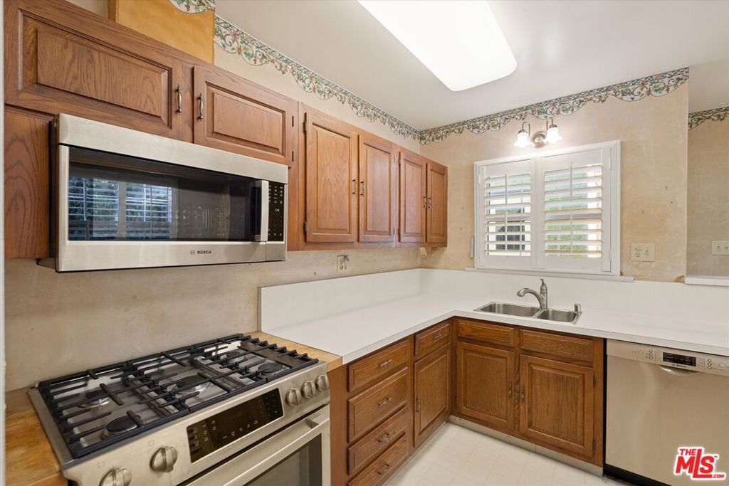 1540 Stanford Drive Property Photo 10