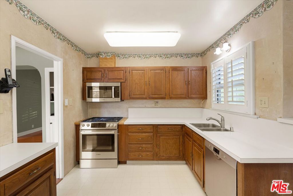 1540 Stanford Drive Property Photo 12