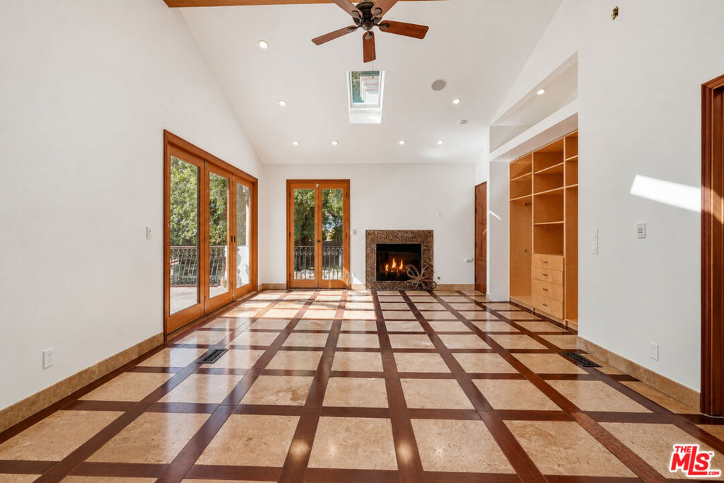 1260 Roscomare Road Property Photo 13