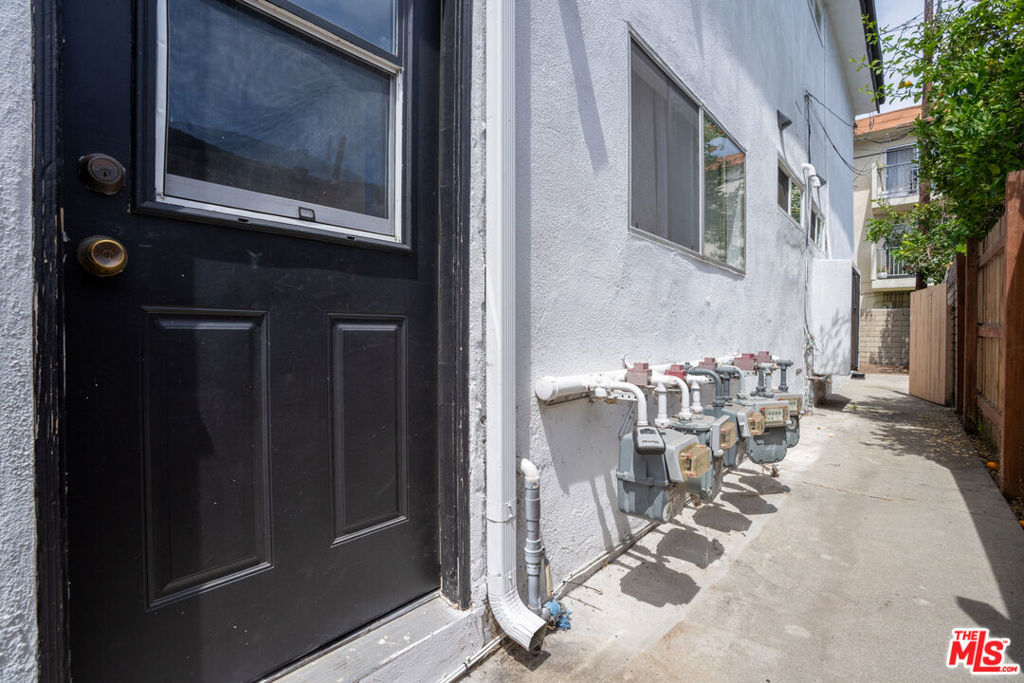 3670 Greenfield Avenue Property Photo 12