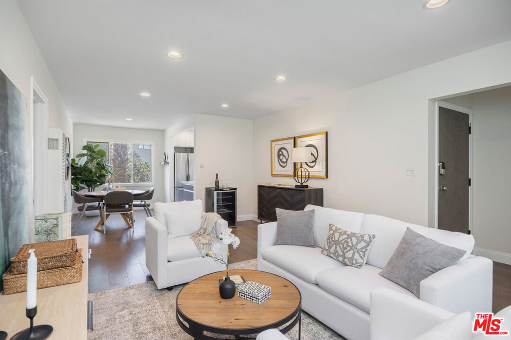 827 Bay Street 5 Property Photo 1