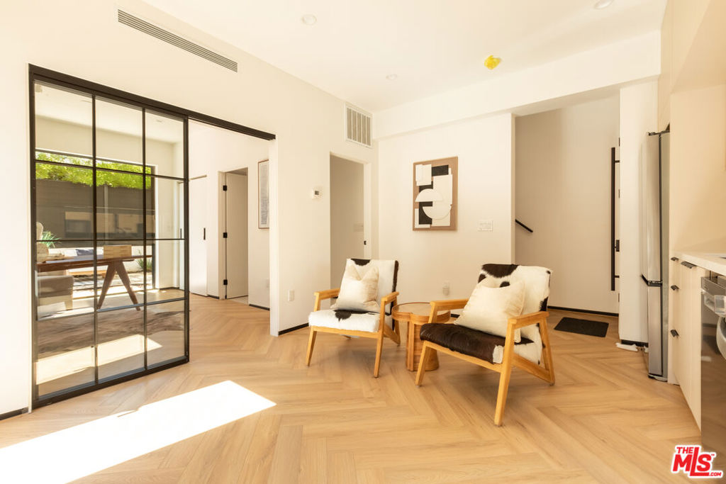 839 1/2 Waterloo Street Property Photo 11